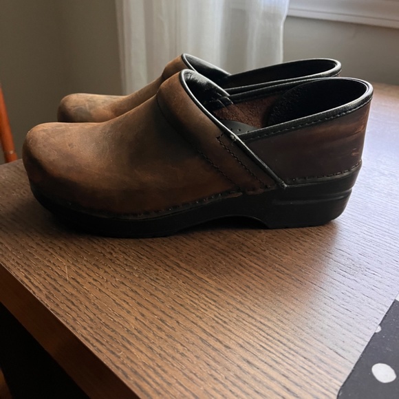 Dansko size 8 clogs - Picture 6 of 6